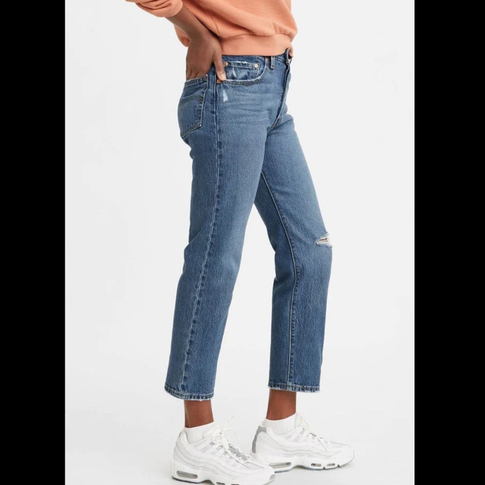 SALE! ⭐️ Levi’s 501 original cropped jean in Salsa Middle wash - Picture 5 of 16